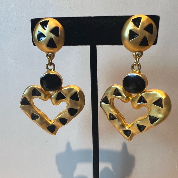 Vintage 80s Heart Clip On Earrings Gold and Black - Picture 4 of 8